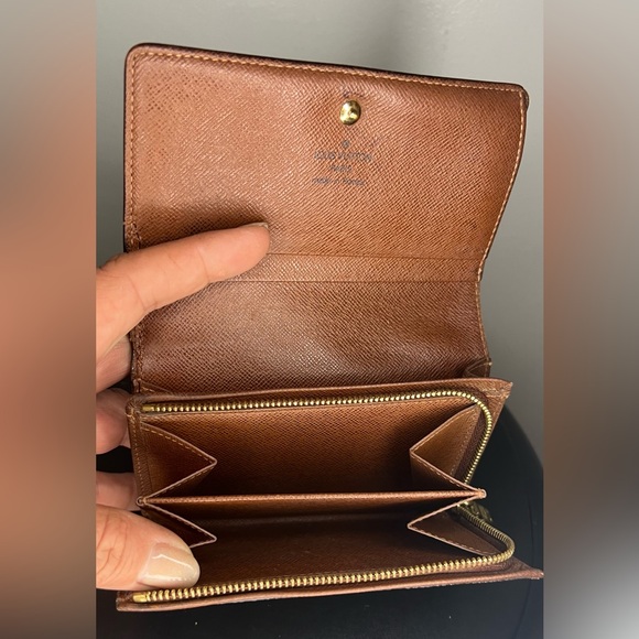 Louis Vuitton
2009 LV Monogram Trésor Wallet - Picture 3 of 5